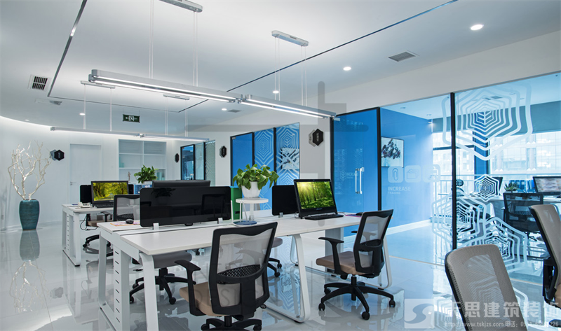 <a href=http://m.fsyxljs.cn/ target=_blank class=infotextkey>合肥辦公室裝修</a>中如何將室內(nèi)綠化巧妙的用到裝修中